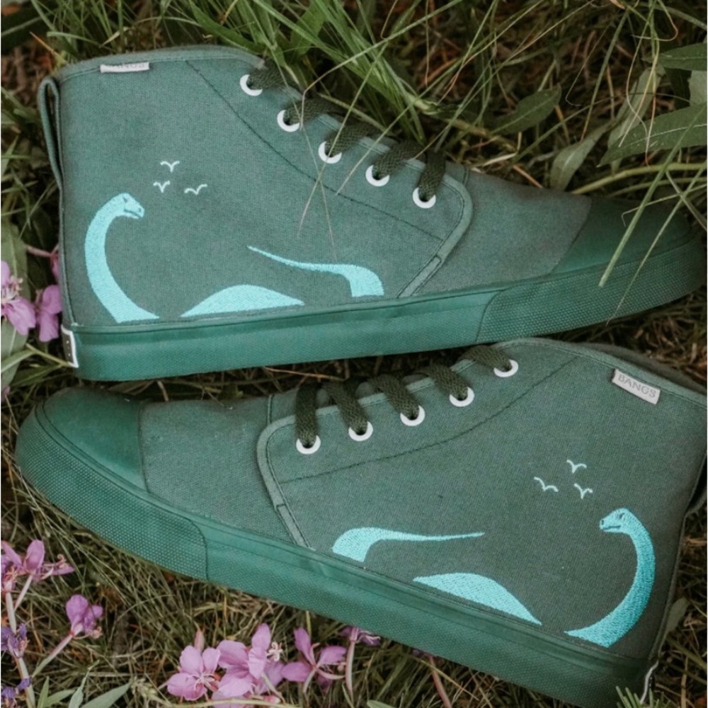 Green Dinosaur High-Top Shoes Men’s size 8.5 (Women’s size 10)